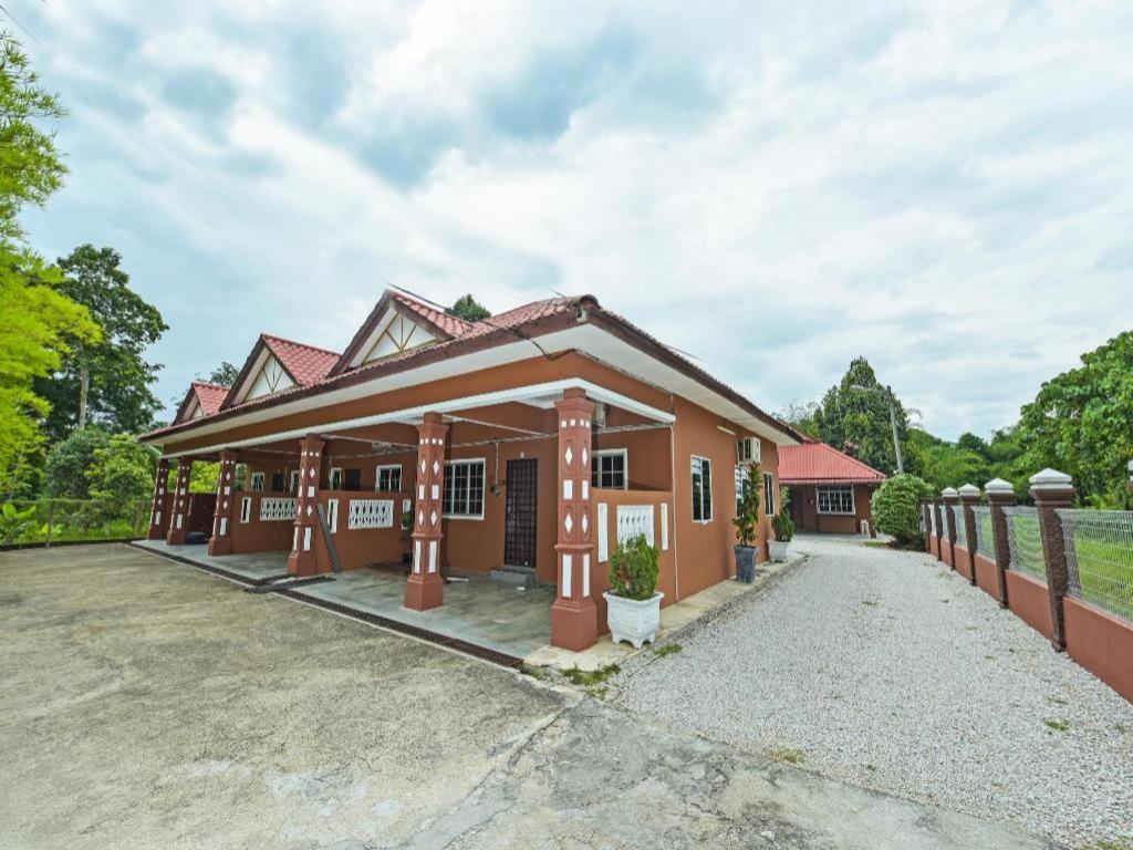 Oyo 90642 Twin Mutiara Chalet & Homestay Jeli Eksteriør billede